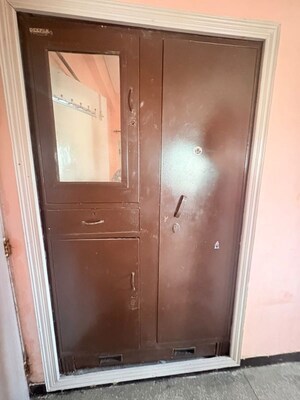 Furnished Amenities in 3 BHK Apartment at Vikas Puri – for Rent