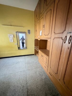 Room in 3 BHK Apartment at Vikas Puri – for Rent