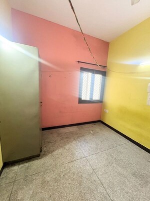 Room in 3 BHK Apartment at Vikas Puri – for Rent
