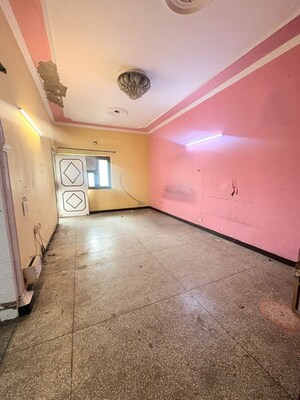 Room in 3 BHK Apartment at Vikas Puri – for Rent
