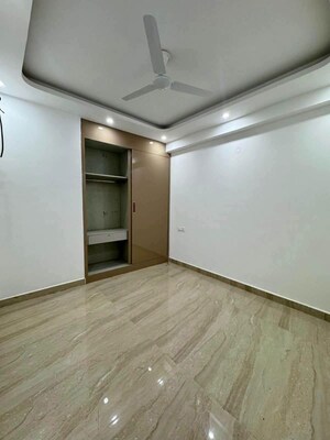 Room in 3 BHK Apartment at Amrapali Verona Heights, Tech Zone 4 Greater Noida – for Rent