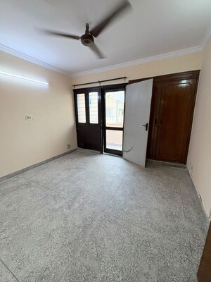 Room in 3 BHK Apartment at Vikas Puri – for Rent