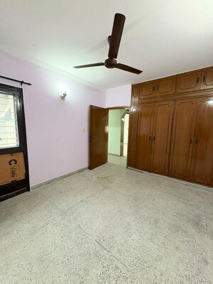 Room in 3 BHK Apartment at Vikas Puri – for Rent