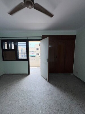 Room in 3 BHK Apartment at Vikas Puri – for Rent