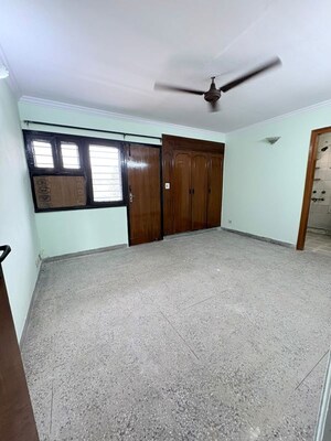 Room in 3 BHK Apartment at Vikas Puri – for Rent