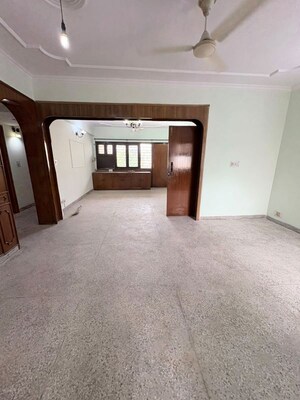 Room in 3 BHK Apartment at Vikas Puri – for Rent