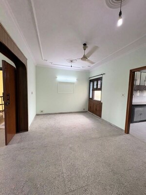 Room in 3 BHK Apartment at Vikas Puri – for Rent