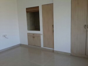 Room in 2 BHK Apartment at Manikchand Malabar, Lulla Nagar – for Rent