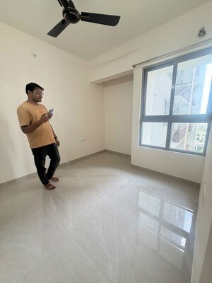 Room in 1 BHK Apartment at Piramal Vaikunth, Balkum Pada – for Rent