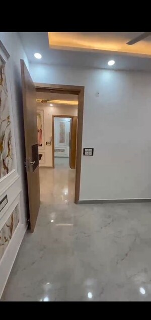Room in 2 BHK Builder Floor at Dwarka Mor – for Sale