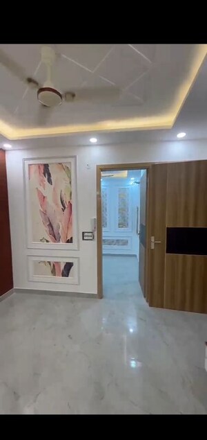 Furnished Amenities in 2 BHK Builder Floor at Dwarka Mor – for Sale