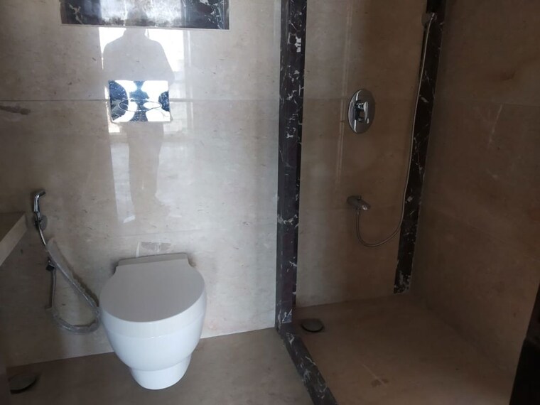 Bathroom, transcon-flora-heights 3 Bedroom 1500 Sq.Ft. Apartment In Andheri West Mumbai 10677838