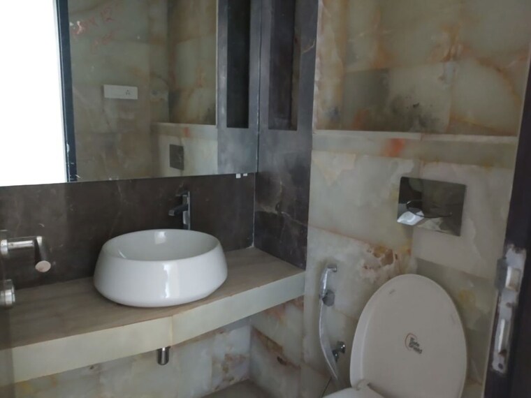 Bathroom, transcon-flora-heights 3 Bedroom 1500 Sq.Ft. Apartment In Andheri West Mumbai 10677838