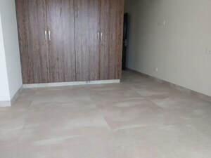 Room in 3 BHK Apartment at Transcon Flora Heights, Andheri West – for Sale