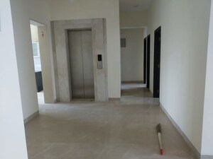 Room in 3 BHK Apartment at Transcon Flora Heights, Andheri West – for Sale