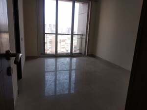 Room in 3 BHK Apartment at Transcon Flora Heights, Andheri West – for Sale