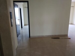 Room in 3 BHK Apartment at Transcon Flora Heights, Andheri West – for Sale