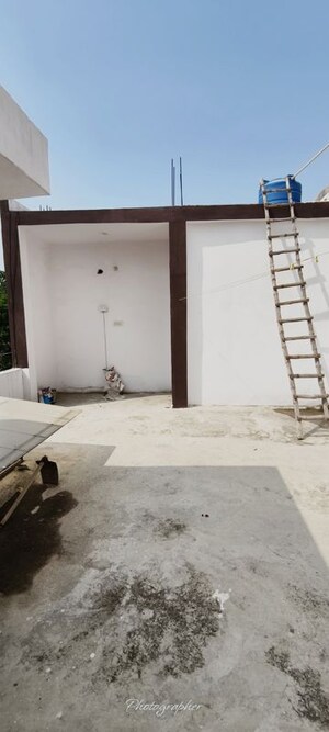 Room in 2 BHK Independent House at Jankipuram Extension – for Sale