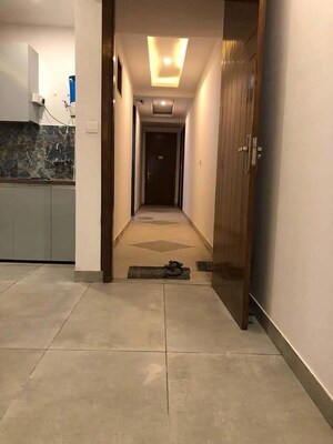 Building Lobby in 1 BHK Builder Floor at Sushant Vyapaar Kendra, Sector 43 – for Rent