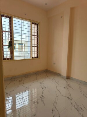 Room in 2 BHK Apartment at Max Apartments, Wazirganj – for Rent