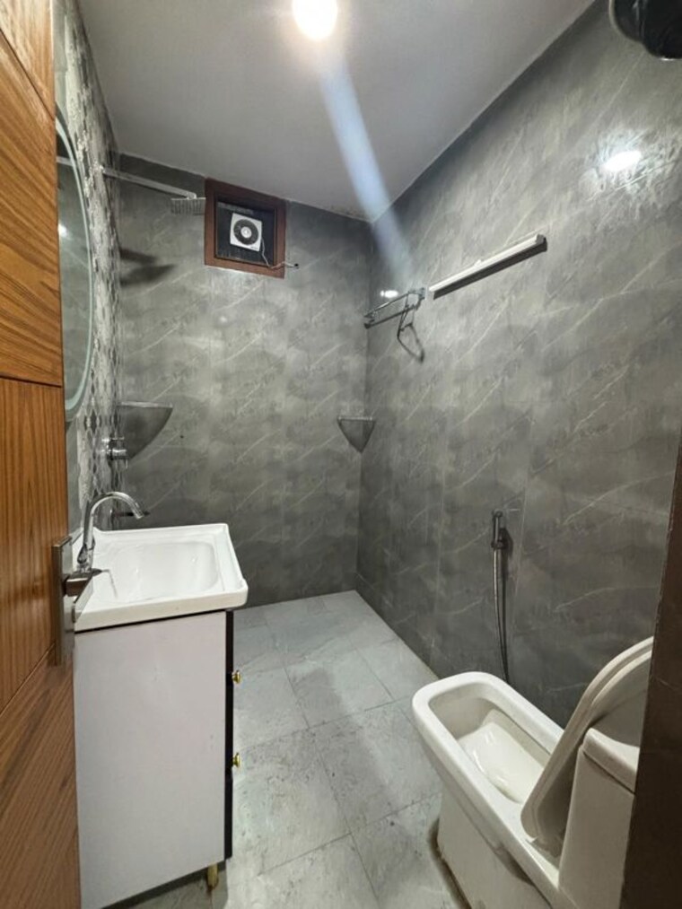 Bathroom, saket 2 Bedroom 900 Sq.Ft. Apartment In Saket Delhi 10677879