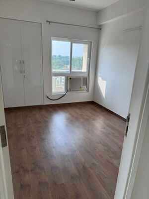 Room in 2.5 BHK Apartment at Silverglades The Melia, Sohna Sector 35 – for Rent