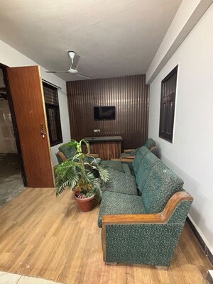 Bedroom in 2 BHK Apartment at Saket – for Rent