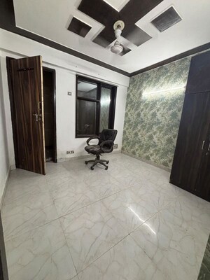 Parking in 2 BHK Apartment at Saket – for Rent
