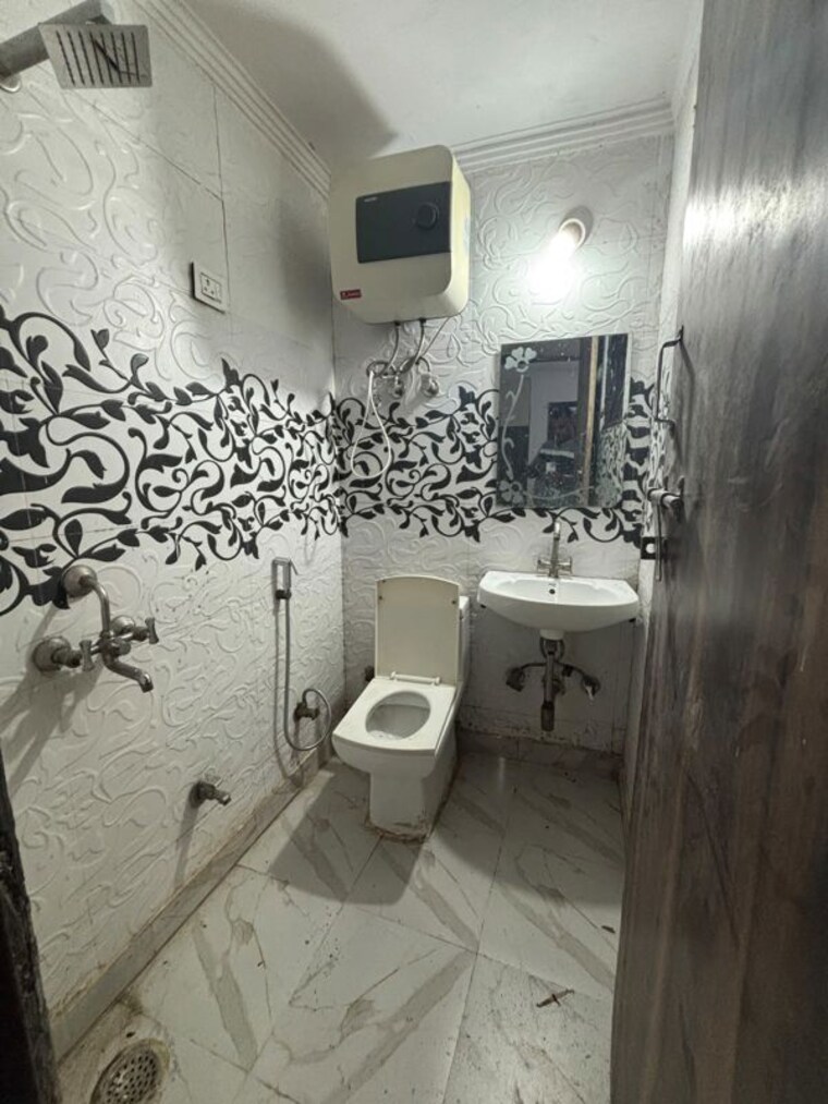 Bathroom, saket 2 Bedroom 900 Sq.Ft. Apartment In Saket Delhi 10677900