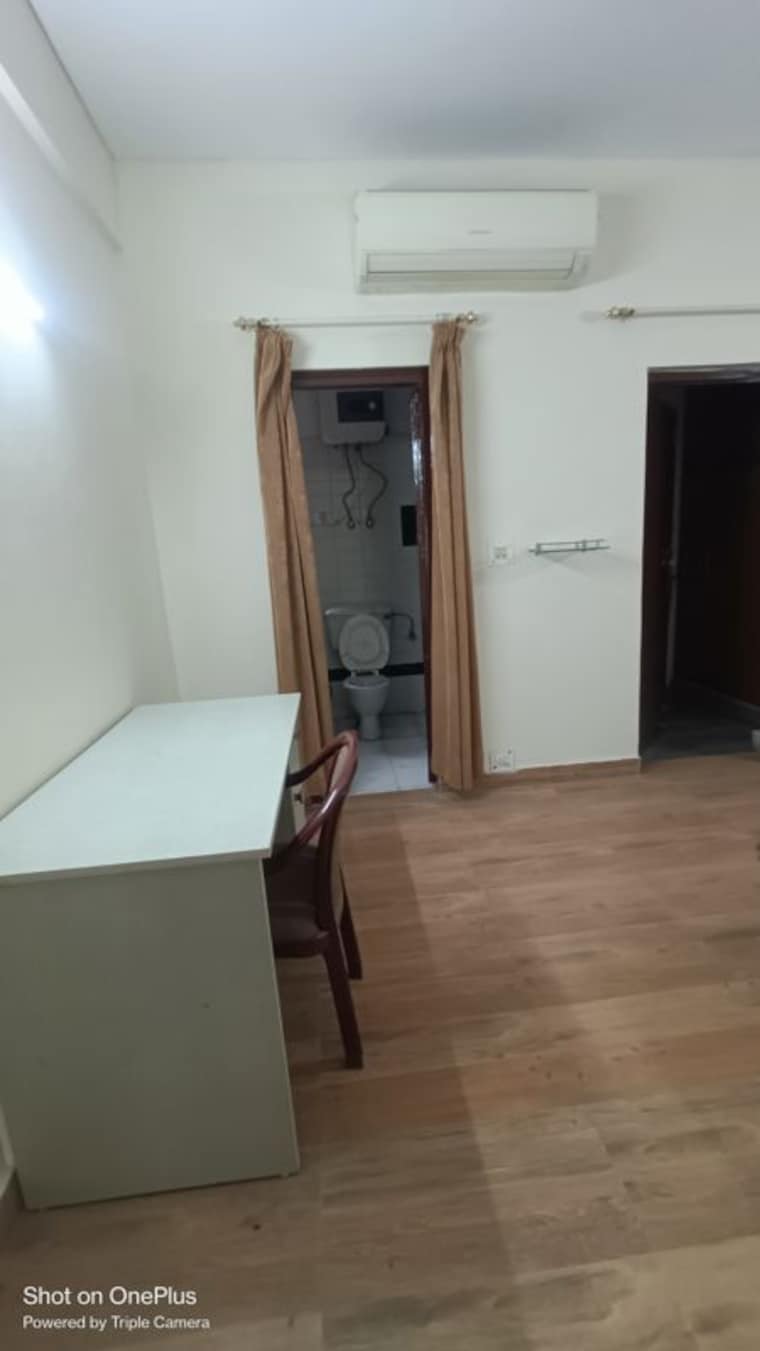Room, sushant lok i 3 Bedroom 215 Sq.Yd. Builder Floor In Sushant Lok I Gurgaon 10677880