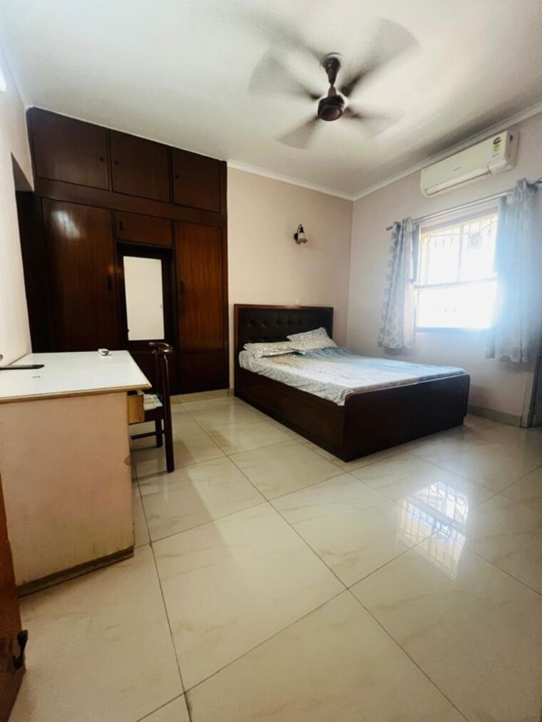Master Bedroom, maharishi-dayanand-cghs 3 Bedroom 2400 Sq.Ft. Apartment In Vasant Kunj Delhi 10677918