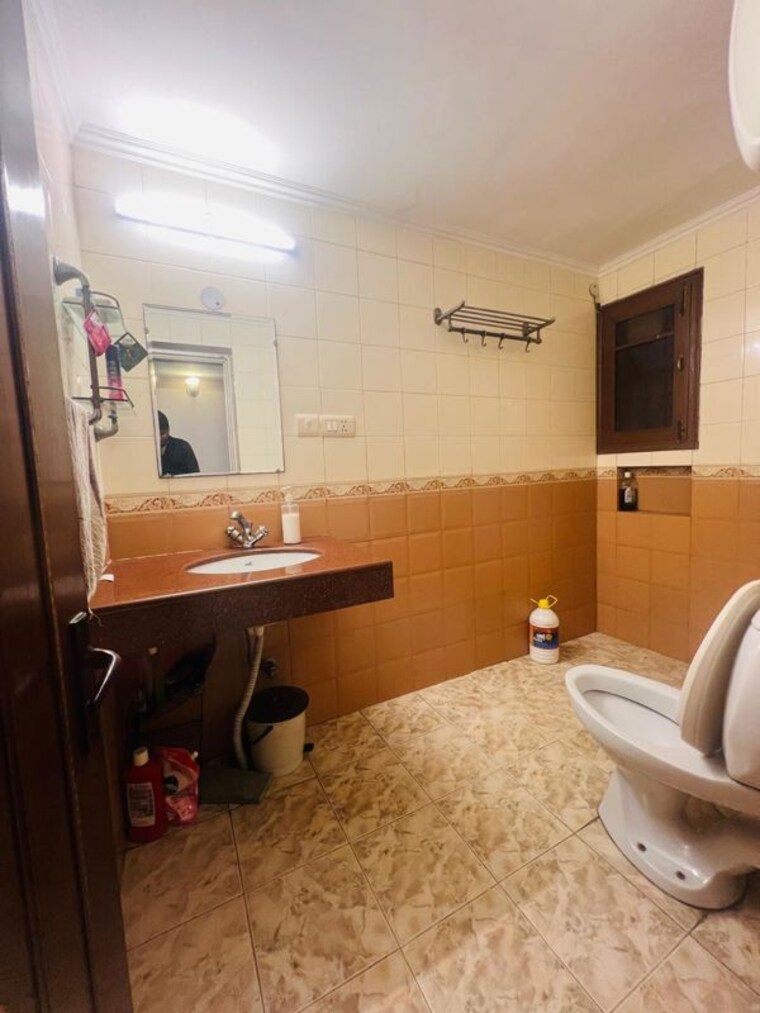 Bathroom, maharishi-dayanand-cghs 3 Bedroom 2400 Sq.Ft. Apartment In Vasant Kunj Delhi 10677918