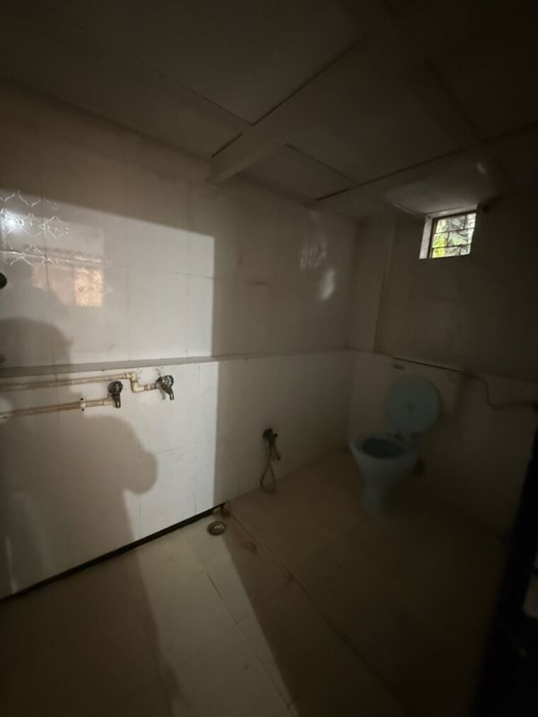 Bathroom, kurla-kamgar-chs 3 Bedroom 1200 Sq.Ft. Villa In Kurla Mumbai 10677925