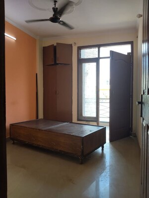 Room in 1 BHK Builder Floor at Neb Sarai – for Rent