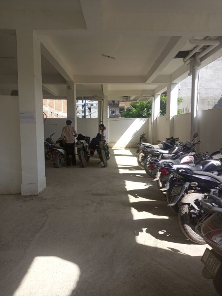  Parking, limra-height 1 Bedroom 600 Sq.Ft. Builder Floor In Sector 73 Noida 10677961