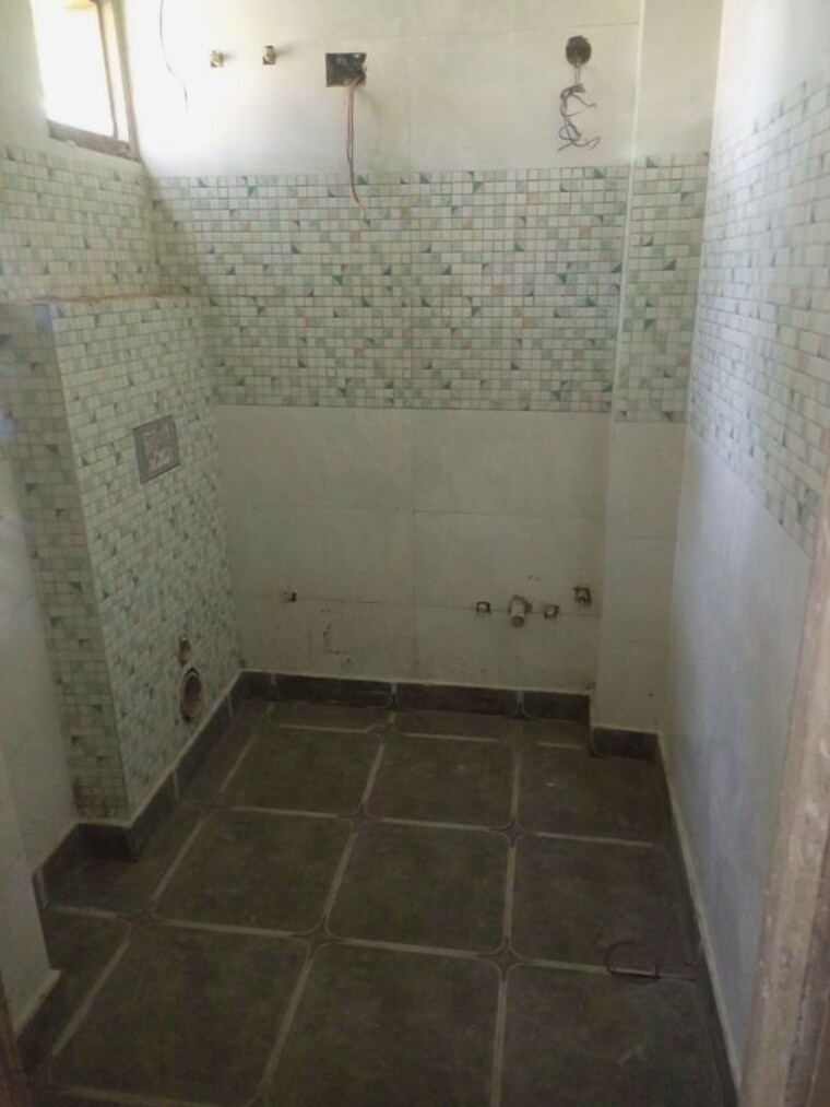 Bathroom, limra-height 1 Bedroom 600 Sq.Ft. Builder Floor In Sector 73 Noida 10677961