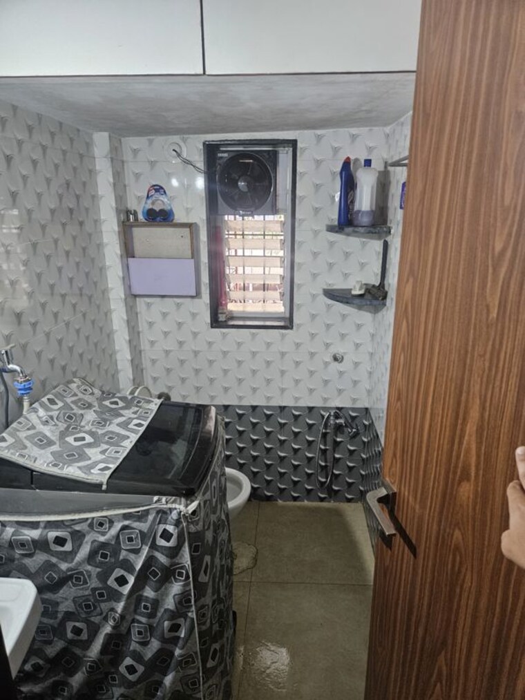 Washroom, anand-nagar-park-chs 2 Bedroom 700 Sq.Ft. Apartment In Kothrud Pune 10678040
