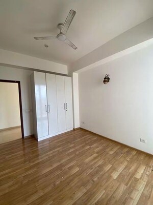 Room in 2 BHK Apartment at Conscient Habitat 102, Sector 102 – for Rent