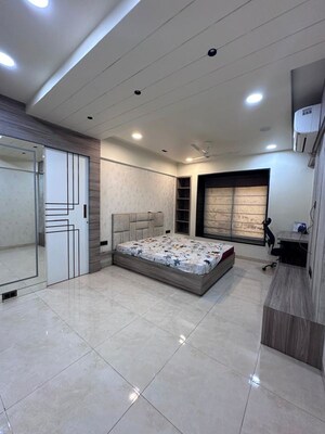 Parking in 4 BHK Apartment at Viman Nagar – for Rent