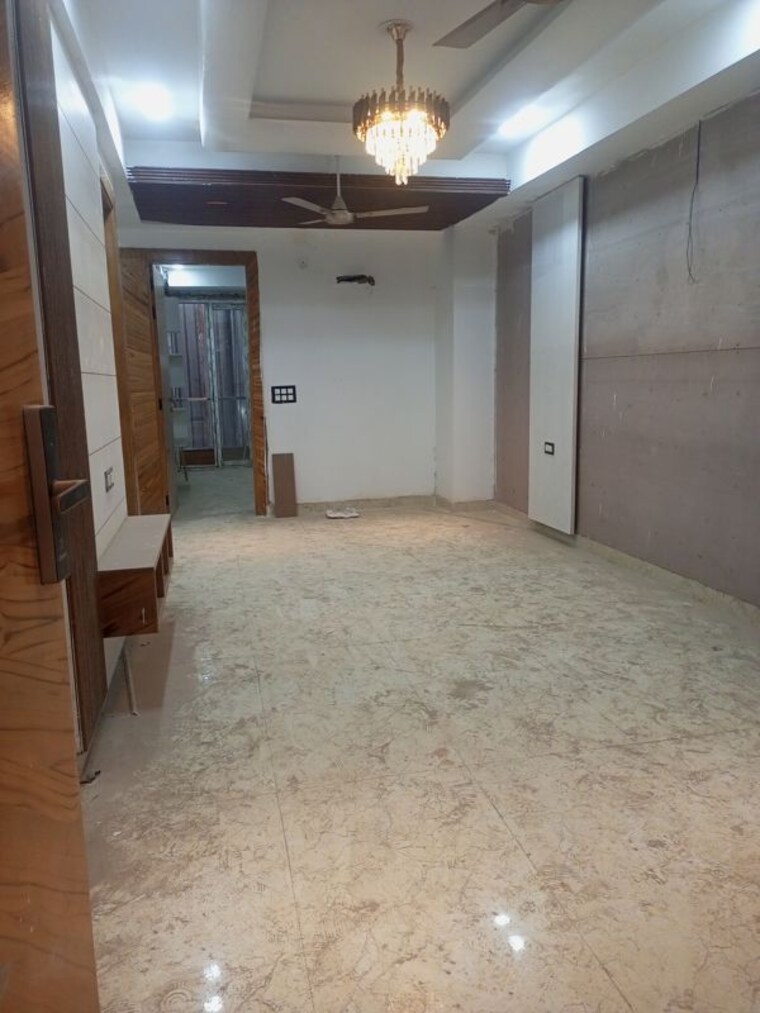 Room, sector 73 2 Bedroom 1080 Sq.Ft. Builder Floor In Sector 73 Noida 10678083