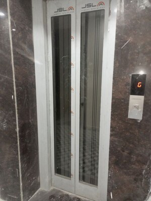 Lift in 2 BHK Builder Floor at Sector 73 – for Sale