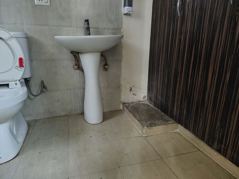 Bathroom, nirala-estate 2.5 Bedroom 955 Sq.Ft. Apartment In Tech Zone 4 Greater Noida Greater Noida 10678137