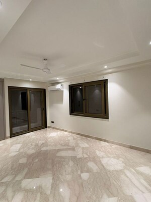 Room in 3 BHK Builder Floor at Green Park Extension – for Sale
