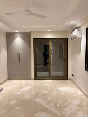 Room in 3 BHK Builder Floor at Green Park Extension – for Sale