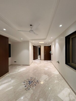 Room in 3 BHK Builder Floor at Green Park Extension – for Sale
