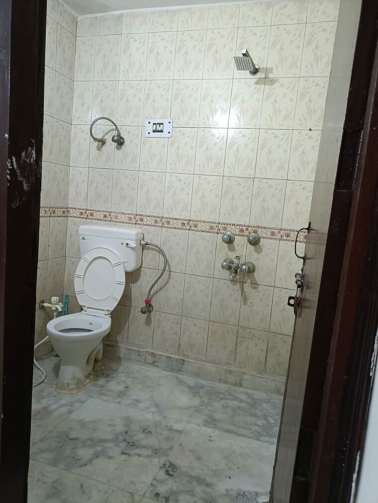 Bathroom, ignou road 1 RK 350 Sq.Ft. Builder Floor In Ignou Road Delhi 10678168