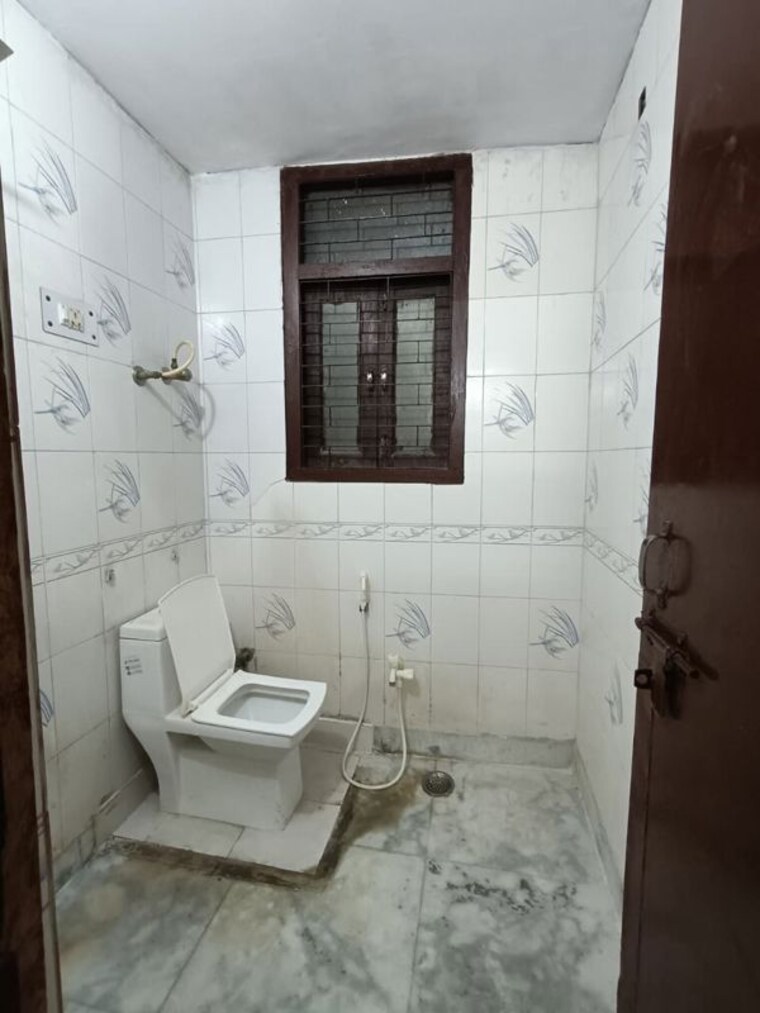 Bathroom, ignou road 1 RK 350 Sq.Ft. Builder Floor In Ignou Road Delhi 10678168