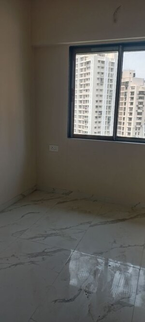Room in 1 BHK Apartment at Mehta Arihant Tower, Dadar West – for Rent