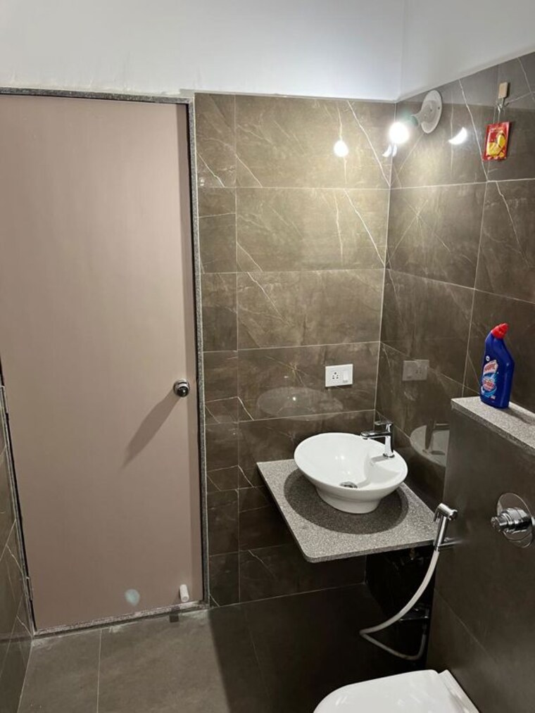Bathroom, majestique-signature-towers 2 Bedroom 890 Sq.Ft. Apartment In Balewadi Pune 10678210