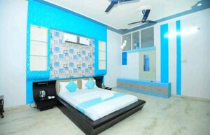 Bedroom in 5 BHK Villa at Vineet Khand 1 – for Rent